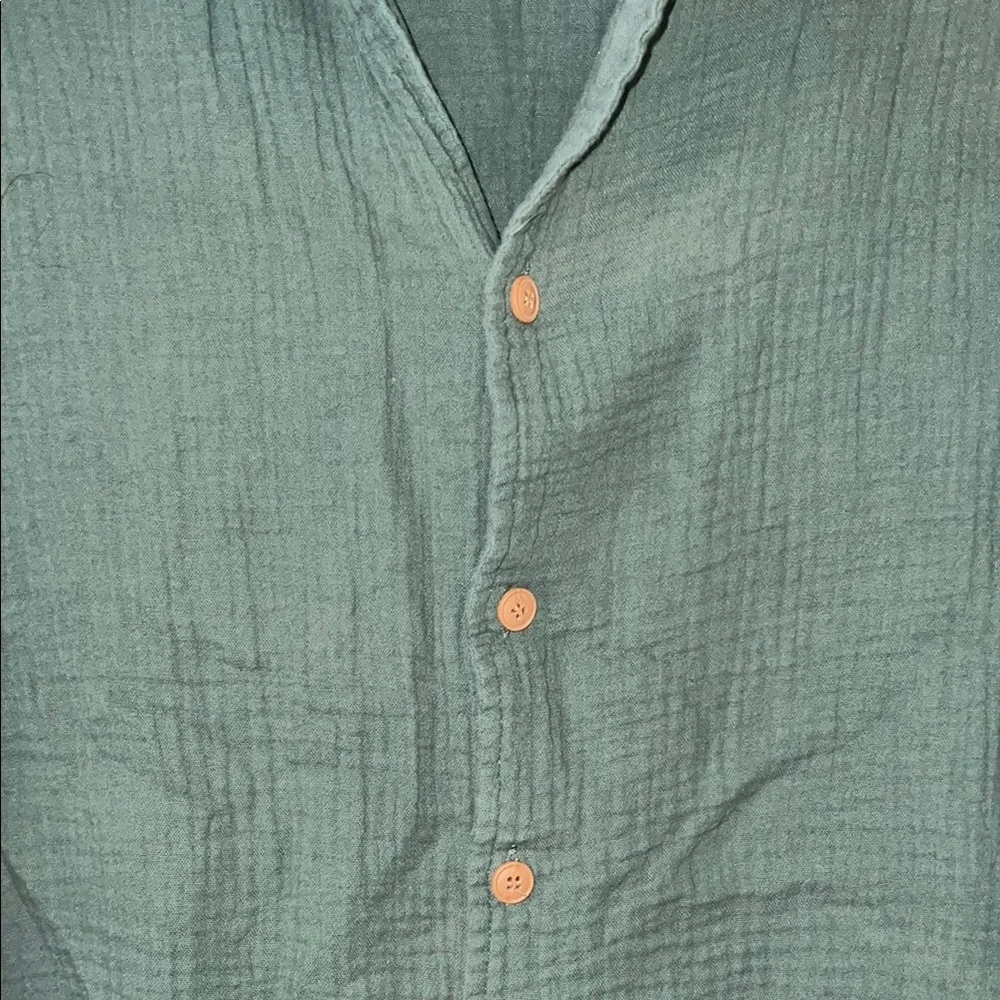 Men's Summer Green Button-Up Shirt - Picture 2 of 3
